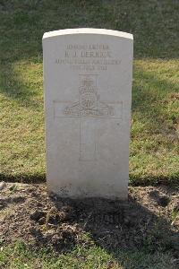 Ismailia War Memorial Cemetery - Derrick, E J
